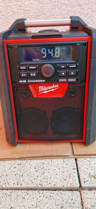 Milwaukee radio de santier pe acumulatori