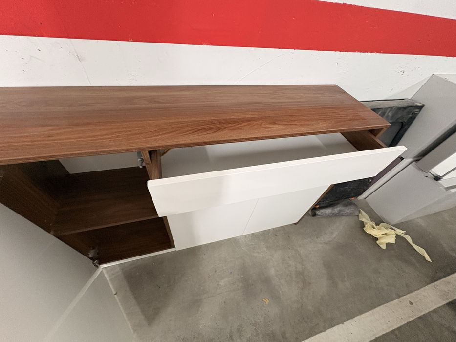 Скрин МДФ лак и две нощни шкафчета