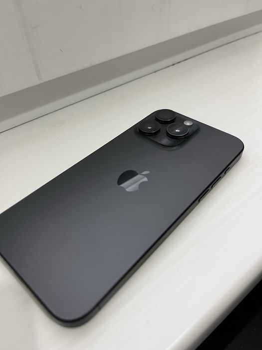 Срочно сотаман Iphone 15 promaX 256 92% ideal