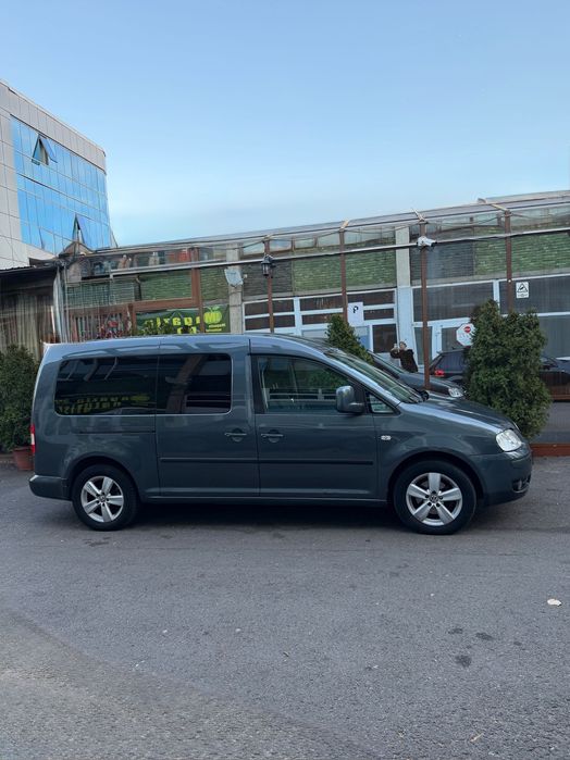 Vând autoutilitară masina funerare