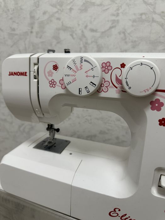 Швейная машинка janome