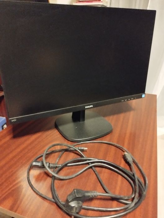 Monitor 24 inch și cablu HDMI inclus