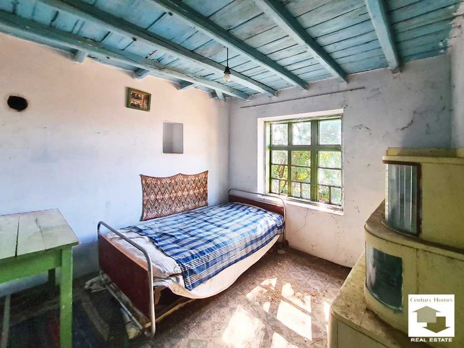 140325 Двуетажна къща с двор и стоп. постройки в с. Горна Липница