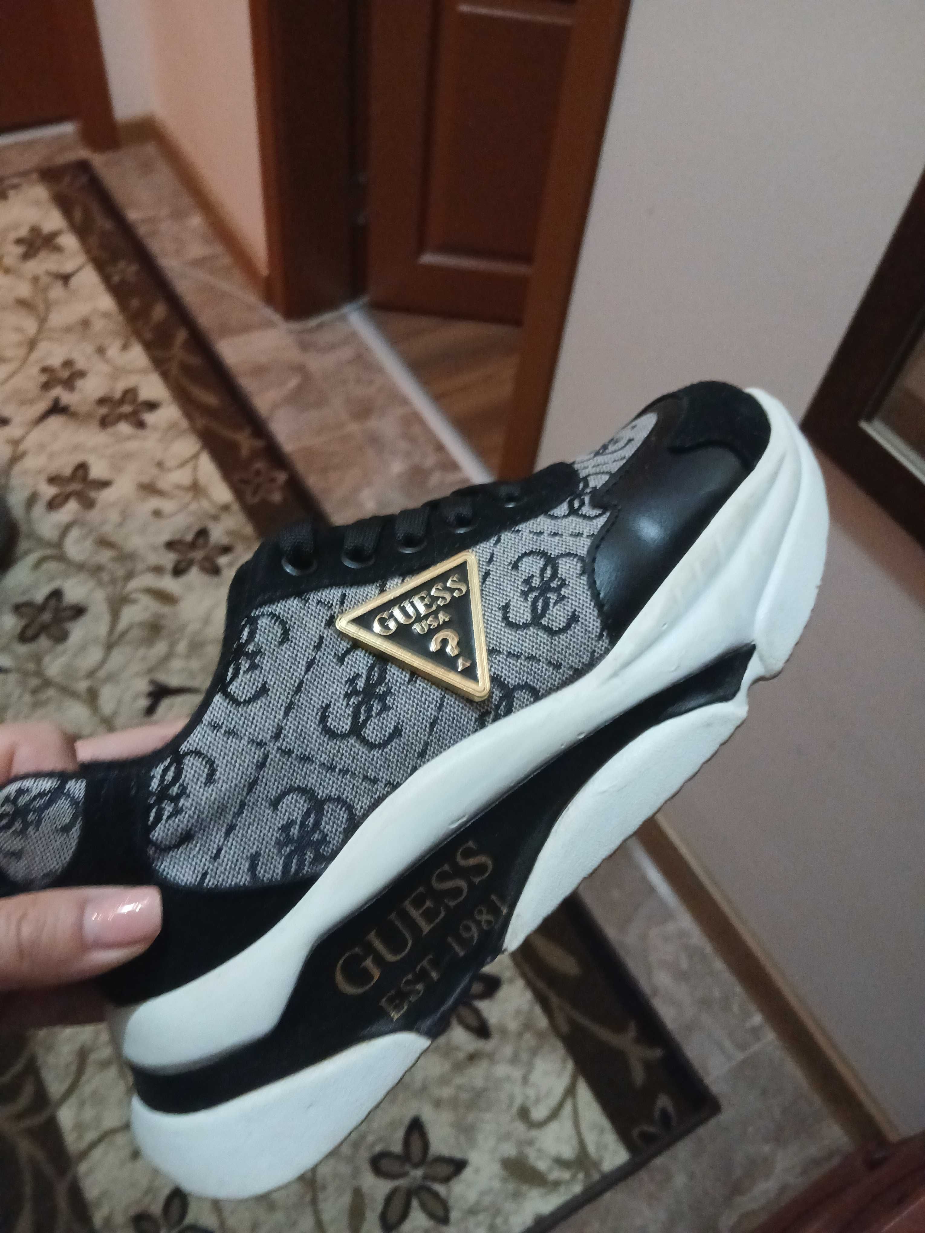 Продавам маратонки Guess
