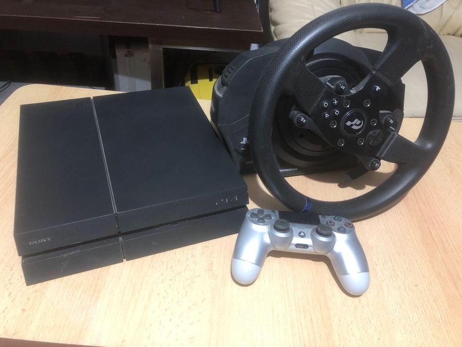 Playstation 4 plus volan trustmaster