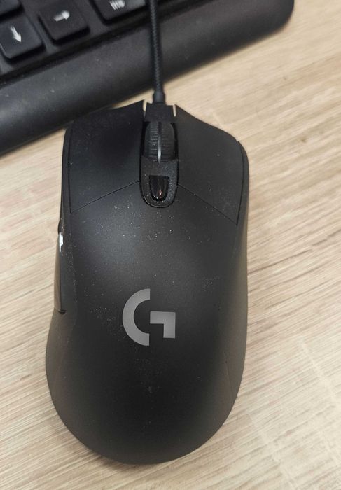 Lenovo ThinkCentre + монитор iiyama X2377HDS + мишка Logi G403 подарък