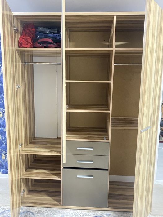 Шкаф из натурального дерева