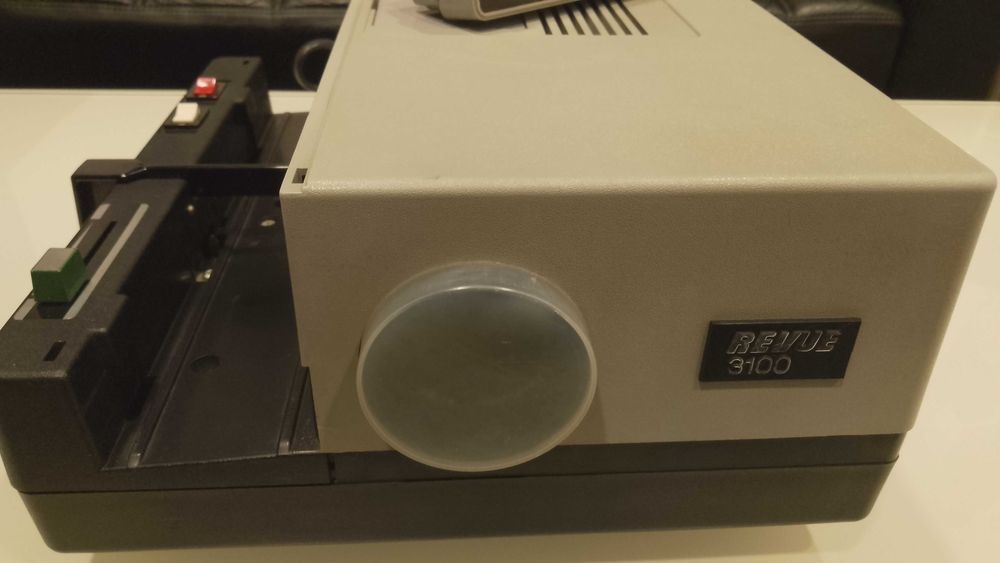 Diaproiector/Proiector diapozitive automat REVUE 3100 + CADOU