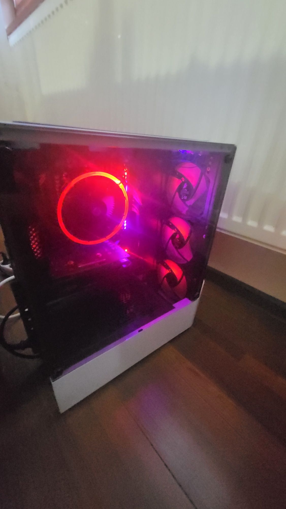 Vând pc gaming urgent