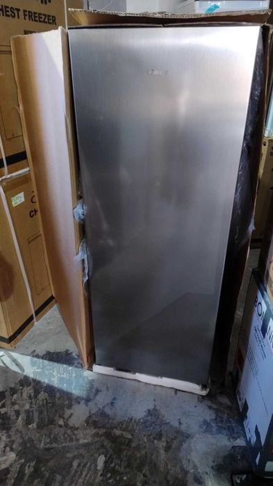 Чисто нов Иноксов Хладилник-Oхладител 143.4 см Bomann 242 литра