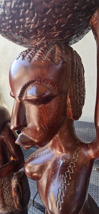 Doua statuete abanos înălțime 1 metru, greutate 16 kg.