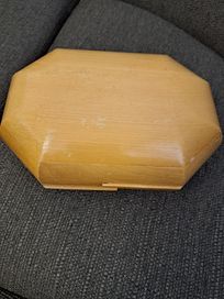 Дървена кутия за бижута