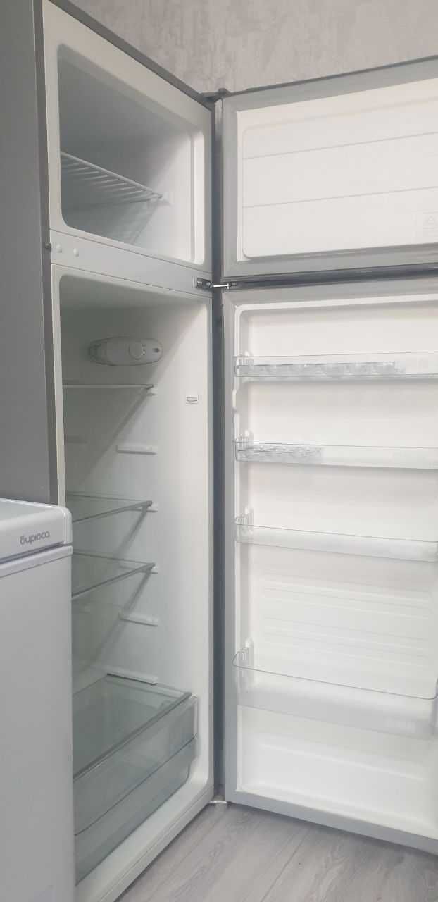 Продается холодильник Midea