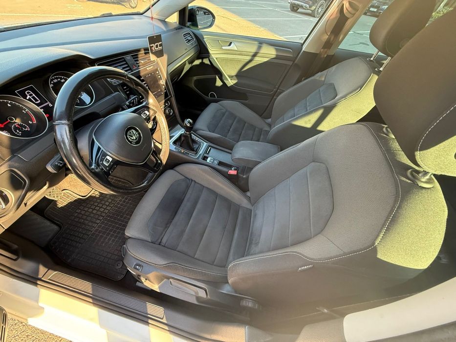 Servicii detailing interior auto la domiciliu.
