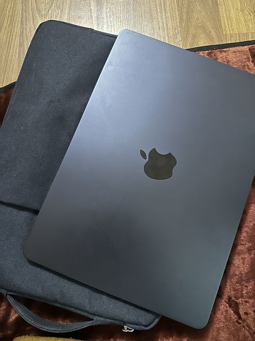 Mackbook air m4 sotiladi