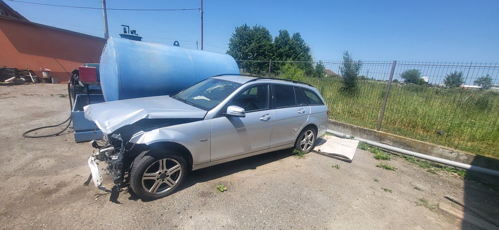 Mercedes Benz avariat