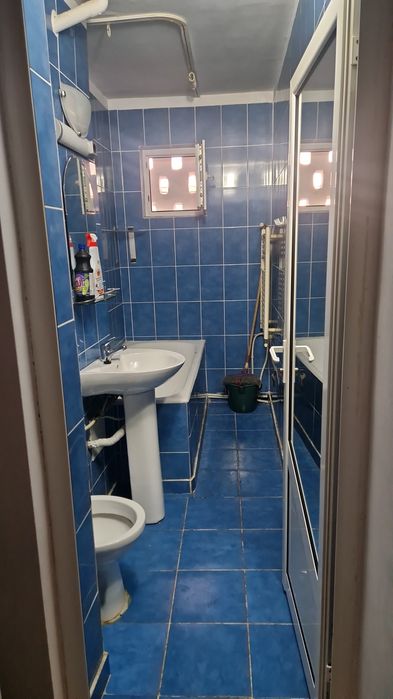 Vand apartament cu doua camere  semidecomandat