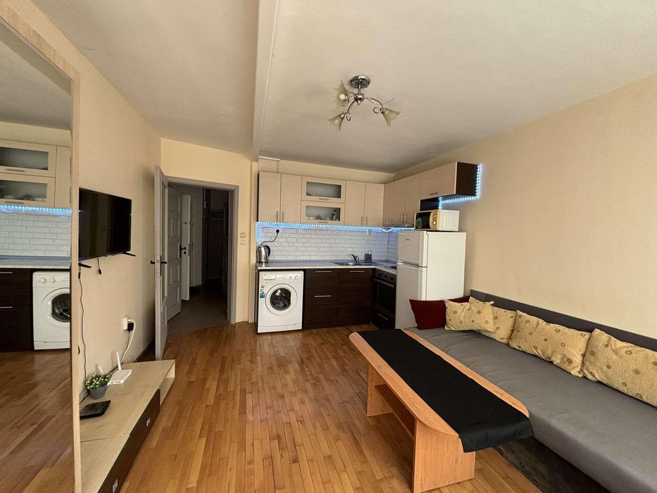 Дава се под наем Двустаен апартамент в Варна, Спортна зала - 50 кв.м за 400 € - Снимка #1