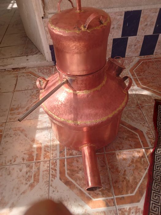 Vând un cazan de făcut pălincă de 170 l