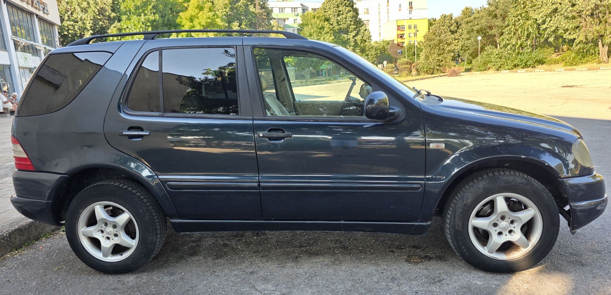 Mercedes ML320 218к.с. 2001г. в движение