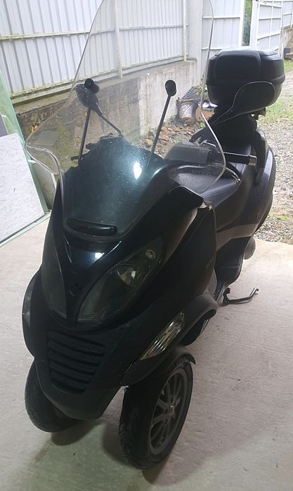 Scuter piagio mp3 , 250cc . 6200lei