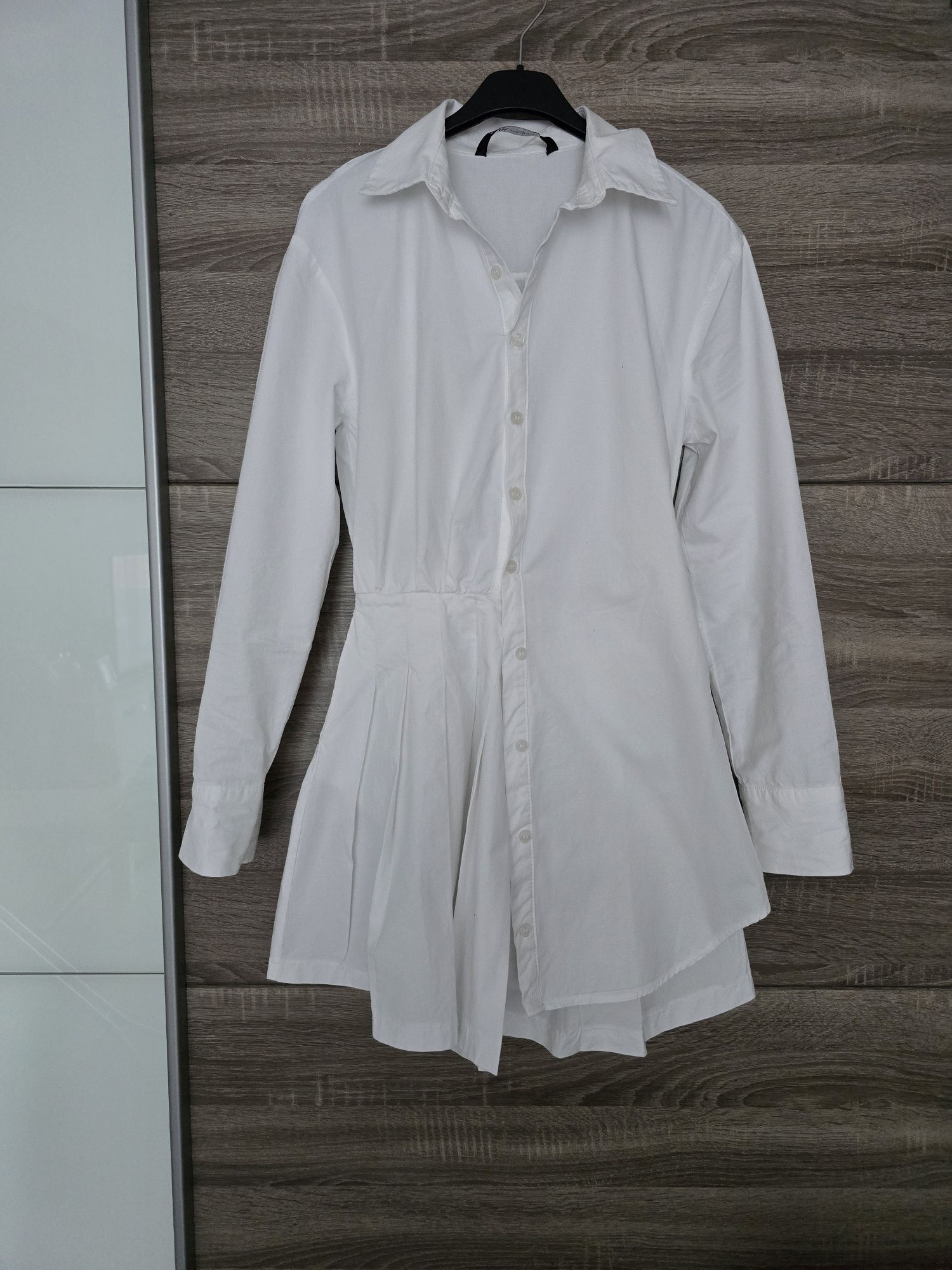 Бяла пласирана рокля тип риза Zara XS