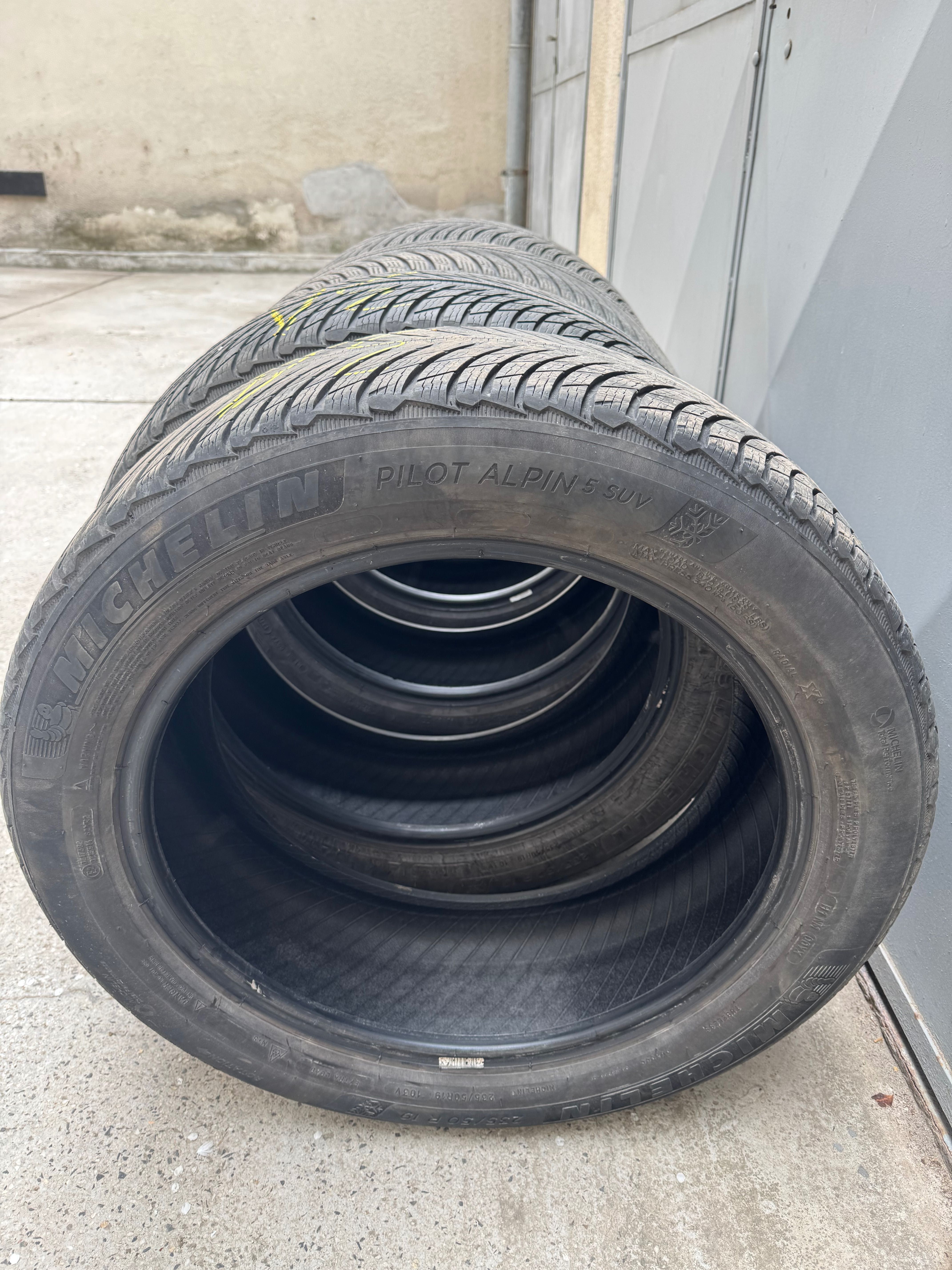 Michelin Pilot Alpin 5 235/50/19