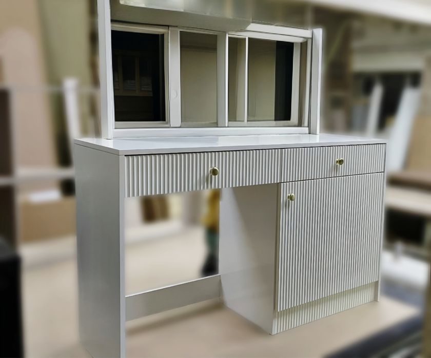 Туалетный столик новый