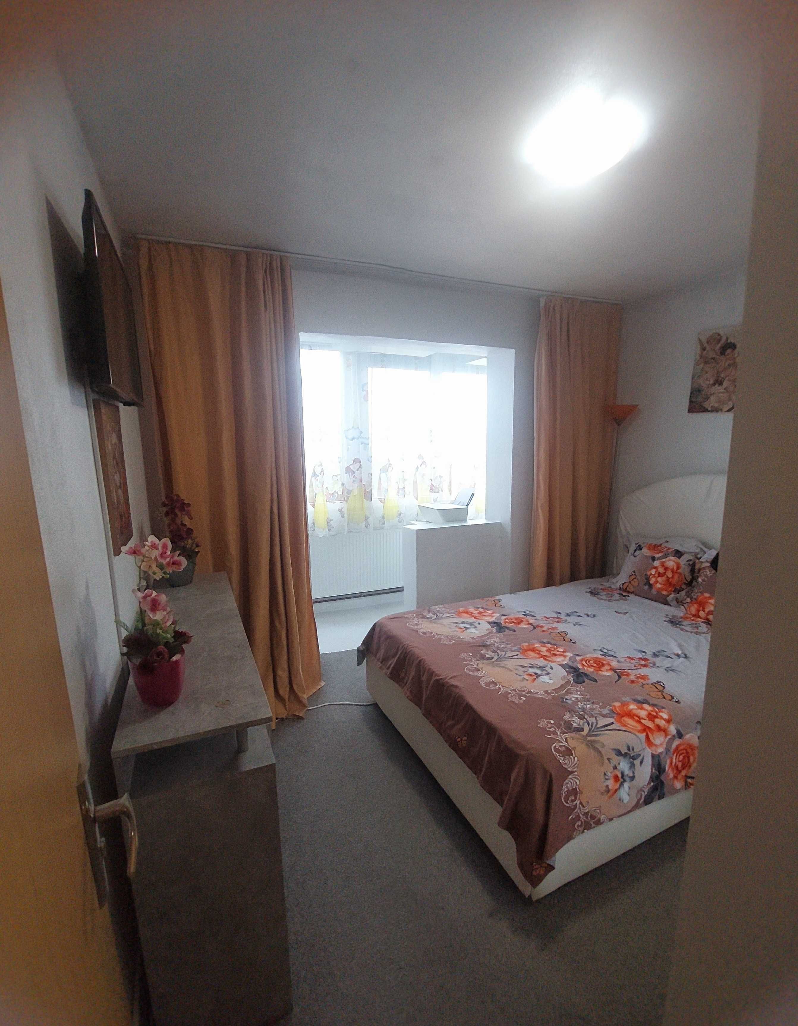 Vand apartament 3 camere