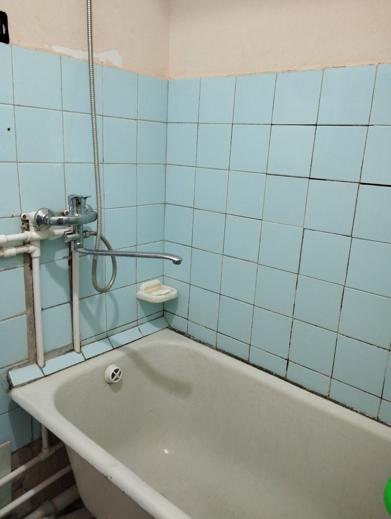Продаю или меняю 1 ком кв 1 мкр 3 этаж 2 хонага  алмашаман .