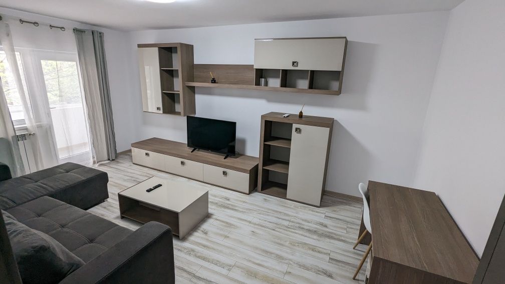 Închiriez apartament cu doua camere!