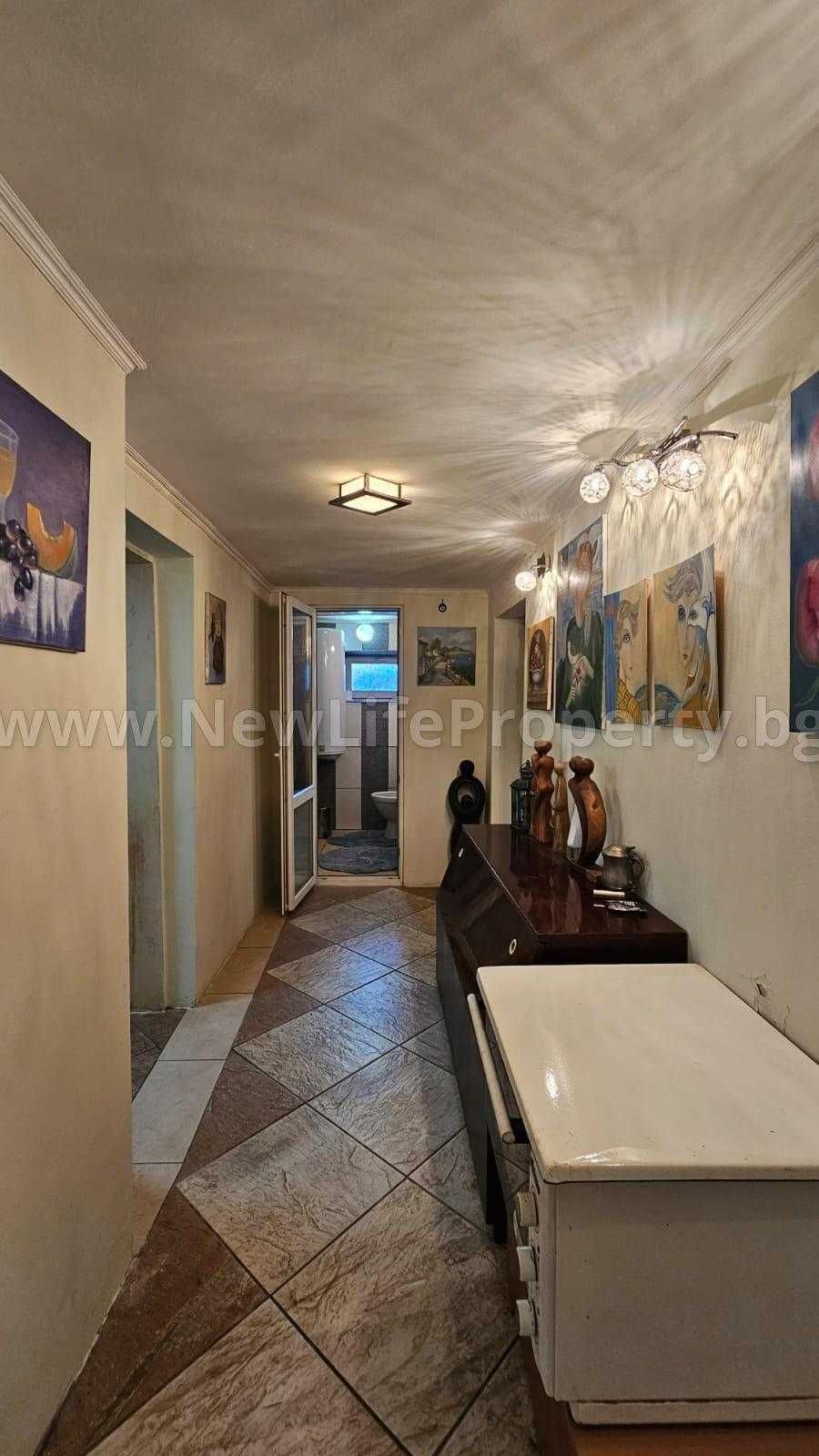 Продава се двуетажна къща в град Средец, област Бургас