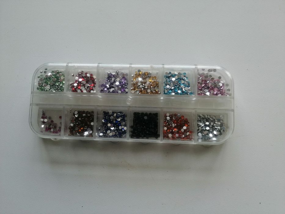 Стразы цветные для ногтей