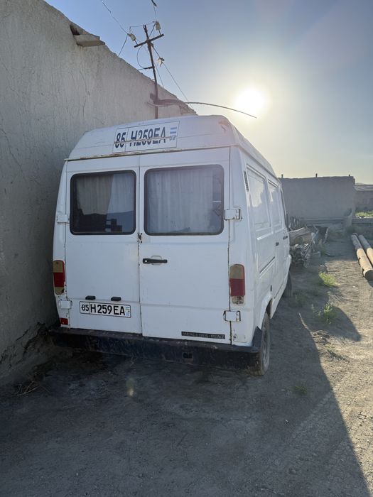 Mersedes Benz 207 furgon bortovoy