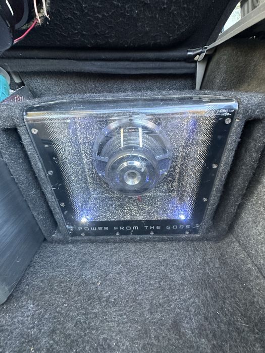 Vand subwoofer hifonics