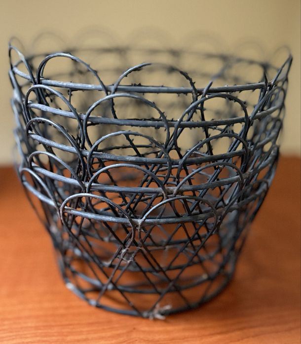 Suporturi metalice decorative pentru plante