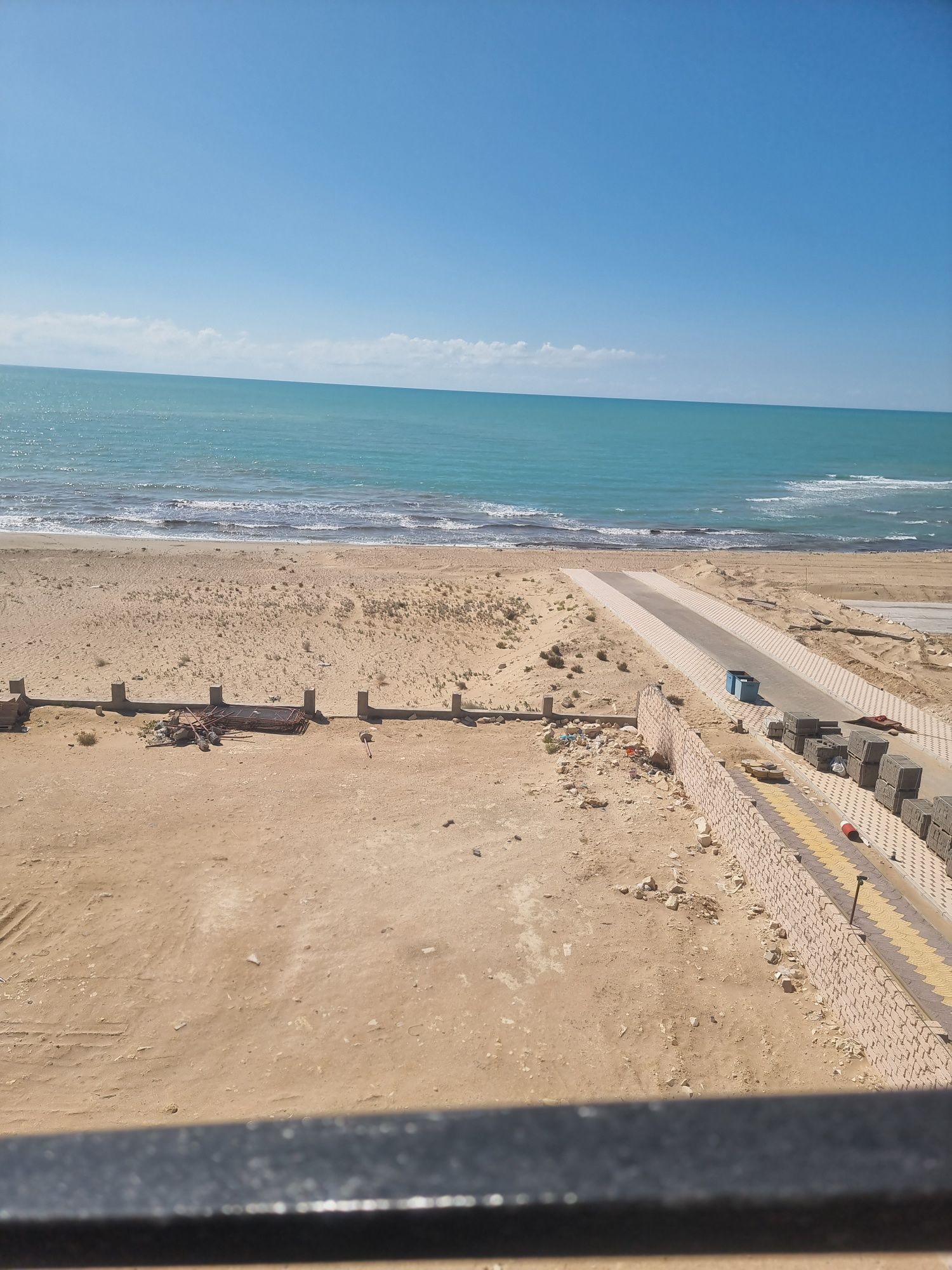 Сдам 3х комн квартиру на берегу Каспия, с видом на море.