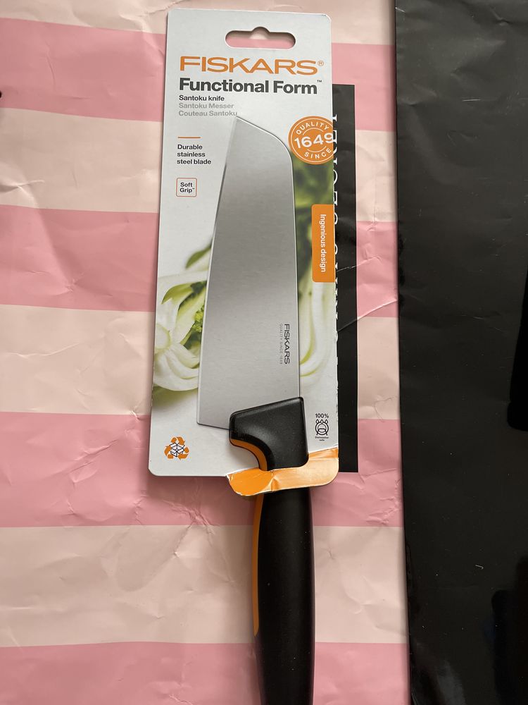 Cutit fiskars santoku