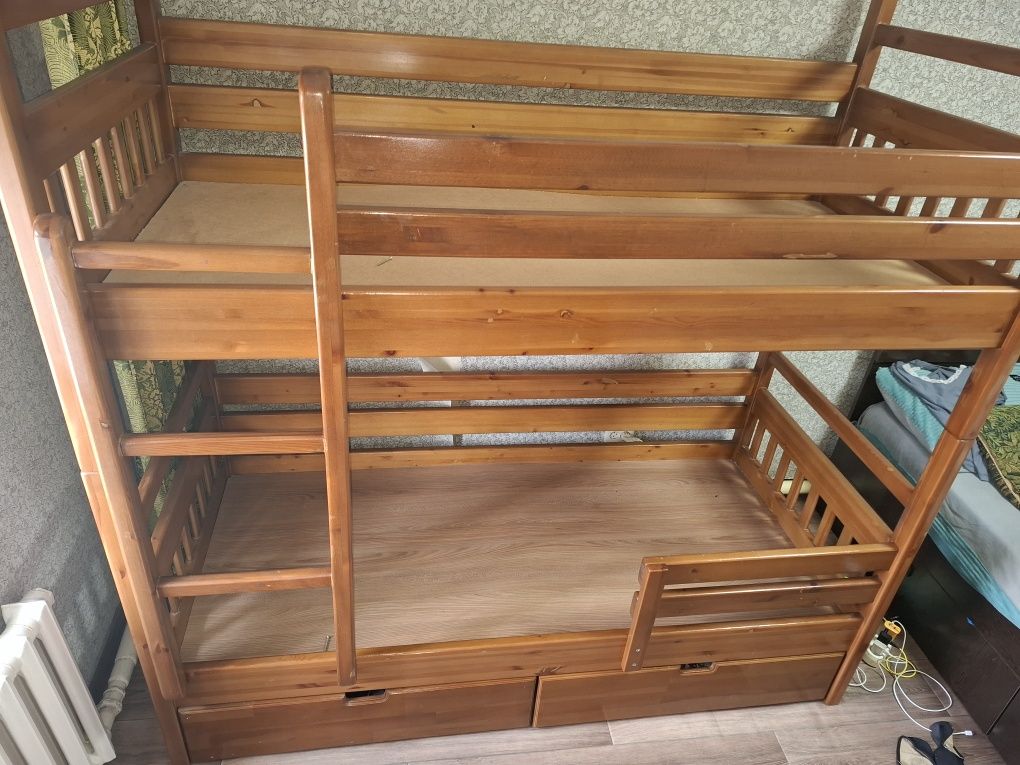 Двухярусная кровать