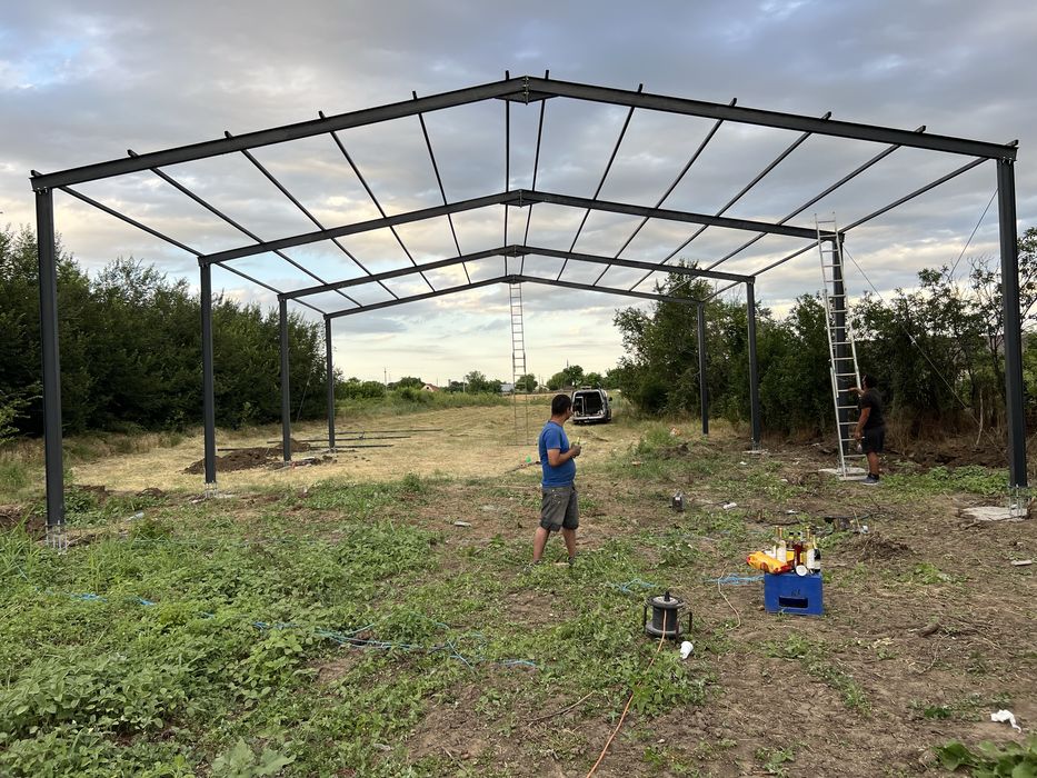 Vând hală metalică 12 metri lățime 14 metri lungimea cu 4 m