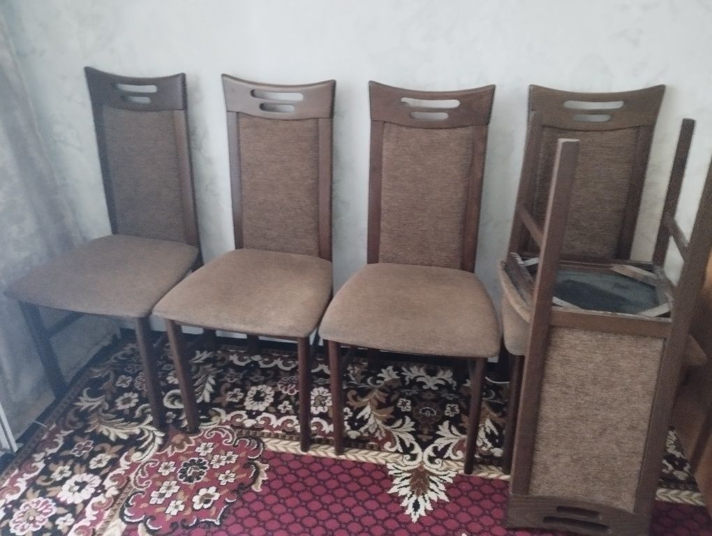 Продаем набор из 6 стульев