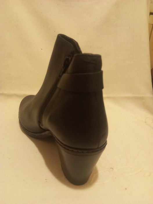 Ghete din piele naturala