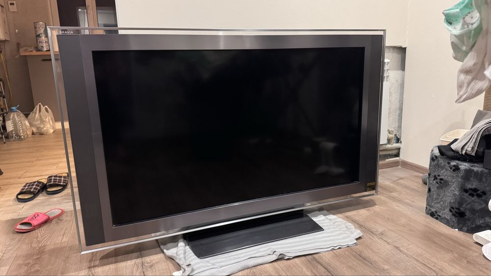 Телевизор SONY и саундбар SONY