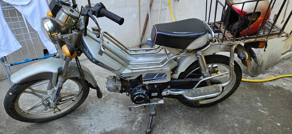 Vand Moped Curier