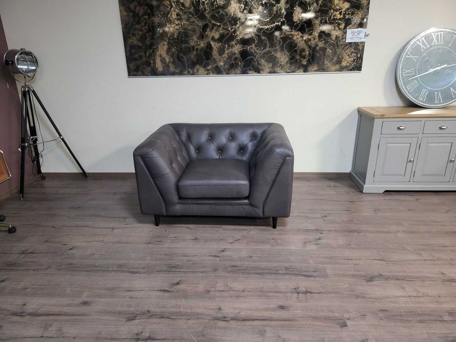 Кафяв кожен фотьойл тип Честърфийлд