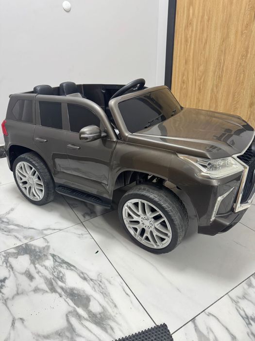 Детская машина лексус 570