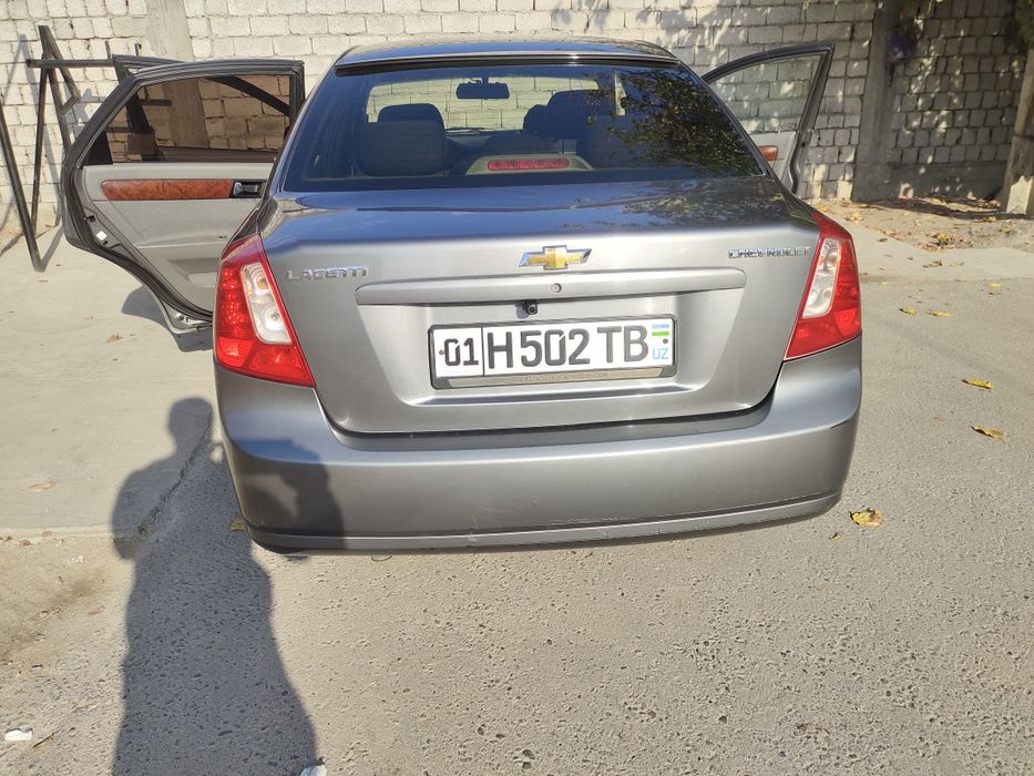 Lacetti 2012 sotiladi