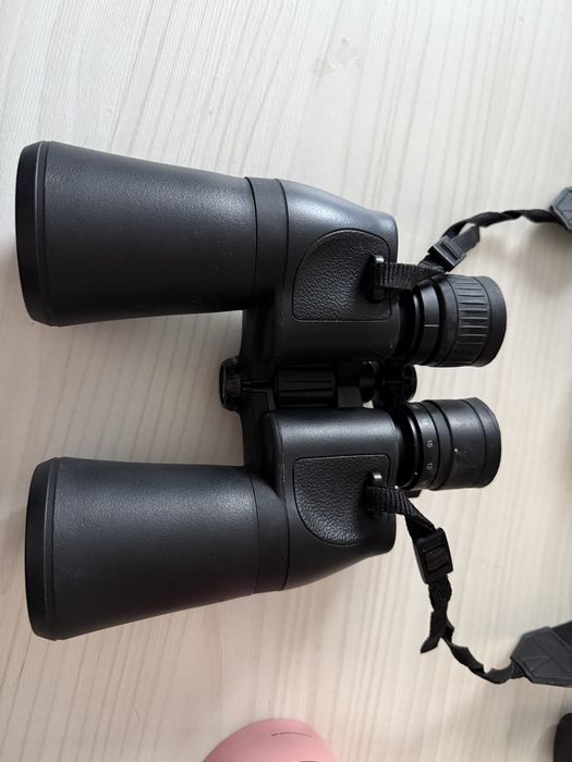 Binoclu Nikon Aculon 2022 10-22x50