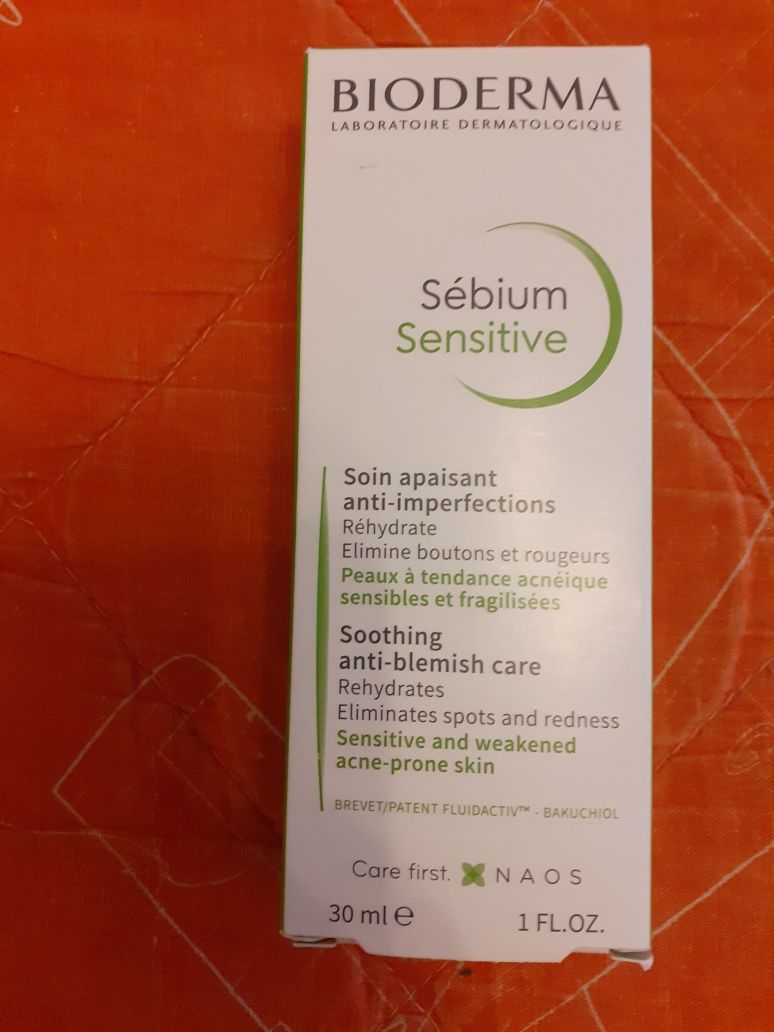 Fluid calmant si hidratant pentru pielea acneica Sebium Sensitive,30ml