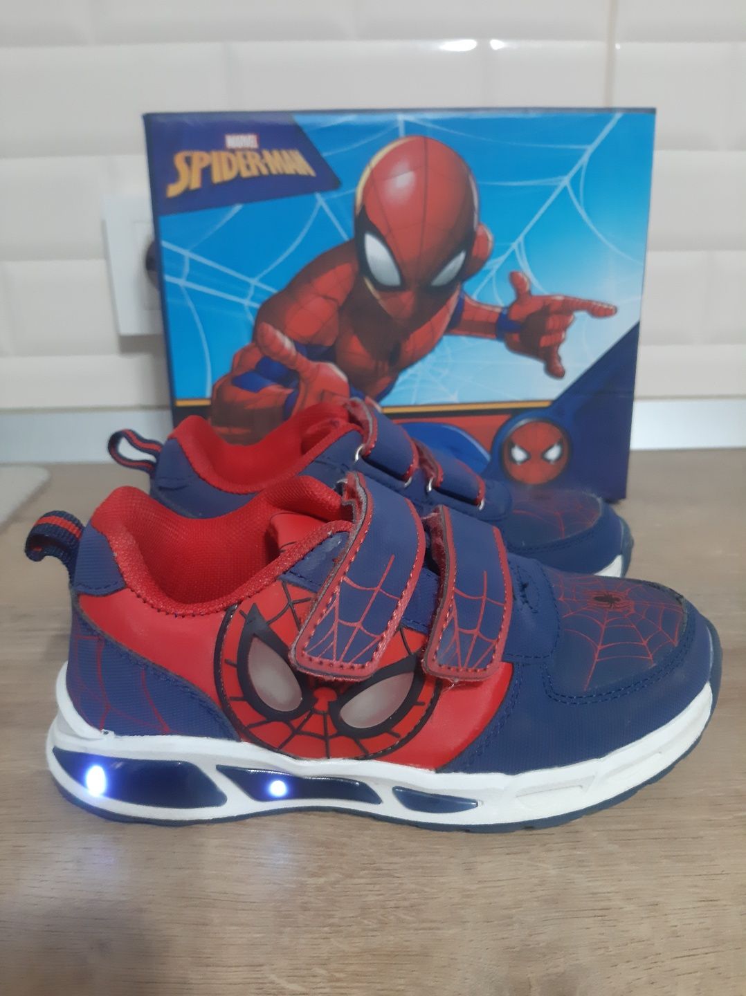 Pantofi sport băieți - Spiderman cu leduri (mărimea 29)